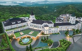 Twin Lakes Hotel near Tagaytay